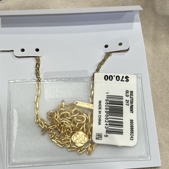 Kendra Scott Skeleton Gold Short Pendant Necklace in Ivory Mother-of-Pearl - Picture 4 of 4